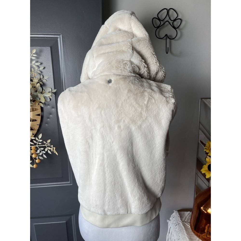 Calia By Carrie Underwood Women's Faux Fur Cream Hooded Vest Small New! - Picture 3 of 7